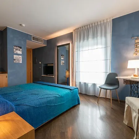 מלון Hotel Suite Inn אודינה