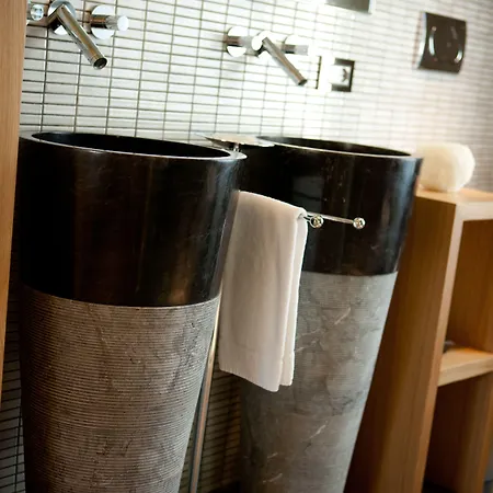 Hotel Suite Inn אודינה